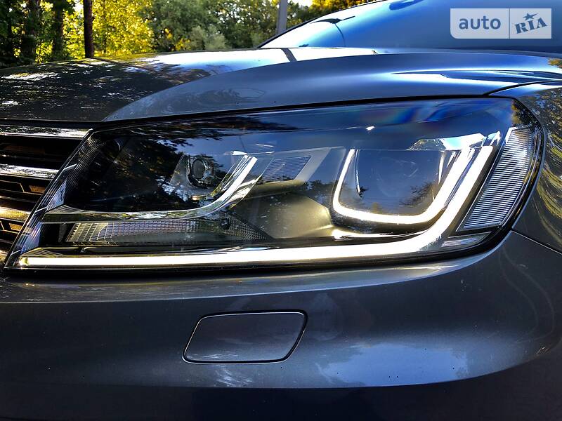 Позашляховик / Кросовер Volkswagen Touareg 2015 в Дрогобичі