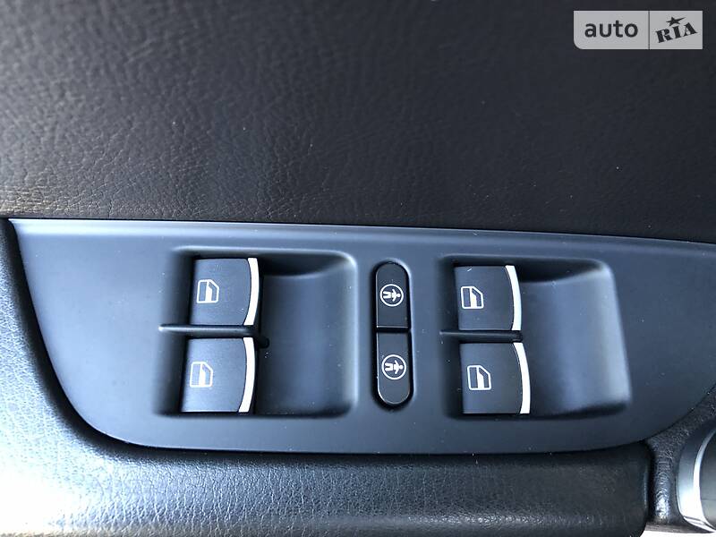 Позашляховик / Кросовер Volkswagen Touareg 2015 в Дрогобичі