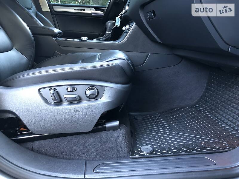 Позашляховик / Кросовер Volkswagen Touareg 2015 в Дрогобичі