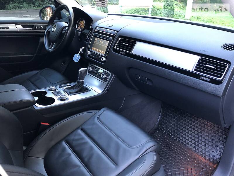 Позашляховик / Кросовер Volkswagen Touareg 2015 в Дрогобичі