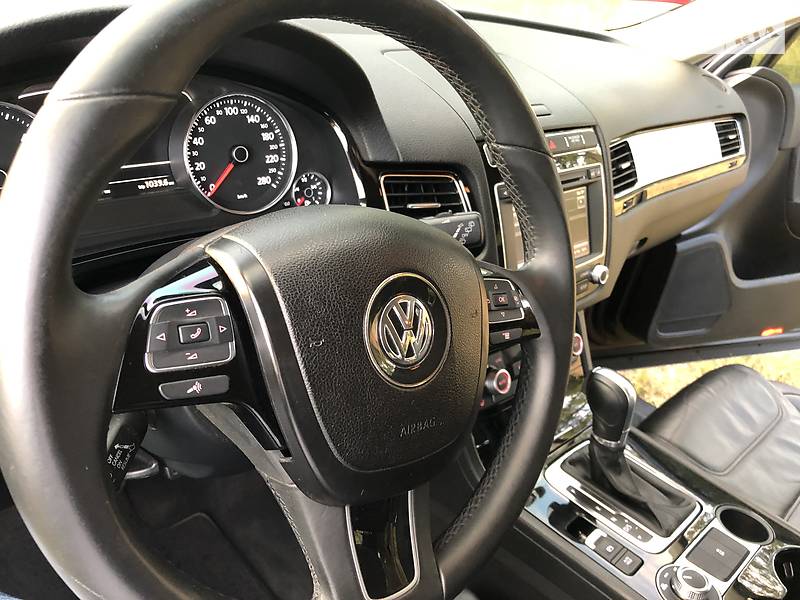 Внедорожник / Кроссовер Volkswagen Touareg 2014 в Киеве