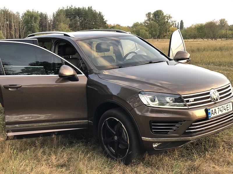 Внедорожник / Кроссовер Volkswagen Touareg 2014 в Киеве