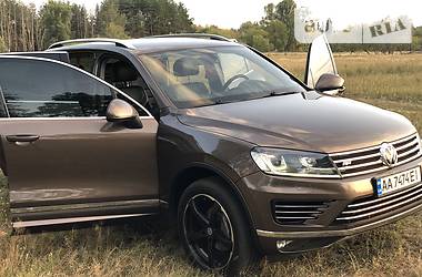 Внедорожник / Кроссовер Volkswagen Touareg 2014 в Киеве