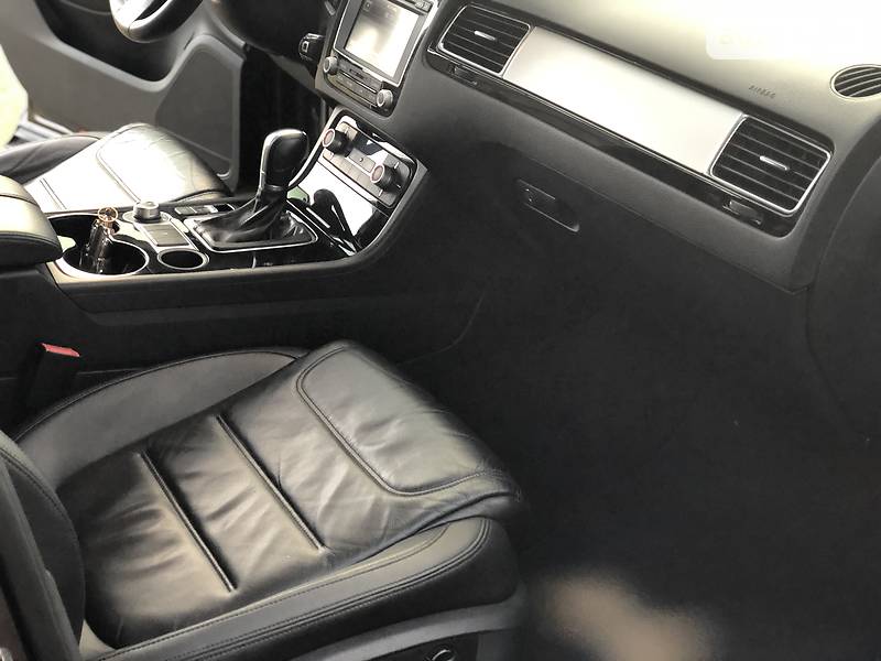 Внедорожник / Кроссовер Volkswagen Touareg 2014 в Киеве