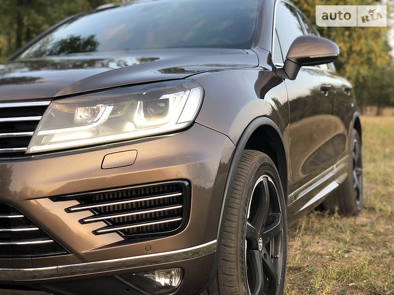 Внедорожник / Кроссовер Volkswagen Touareg 2014 в Киеве
