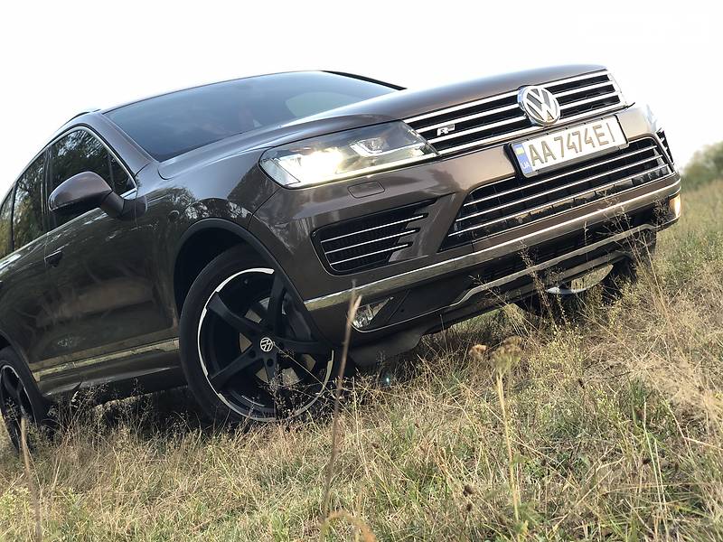 Внедорожник / Кроссовер Volkswagen Touareg 2014 в Киеве