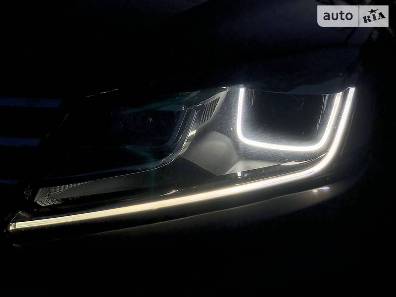 Внедорожник / Кроссовер Volkswagen Touareg 2014 в Киеве