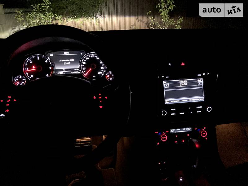 Внедорожник / Кроссовер Volkswagen Touareg 2014 в Киеве