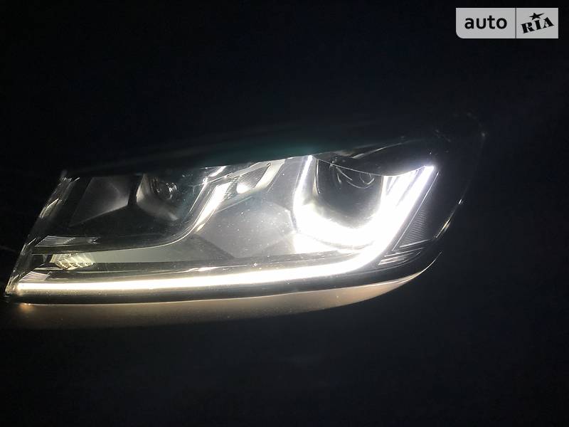 Внедорожник / Кроссовер Volkswagen Touareg 2014 в Киеве