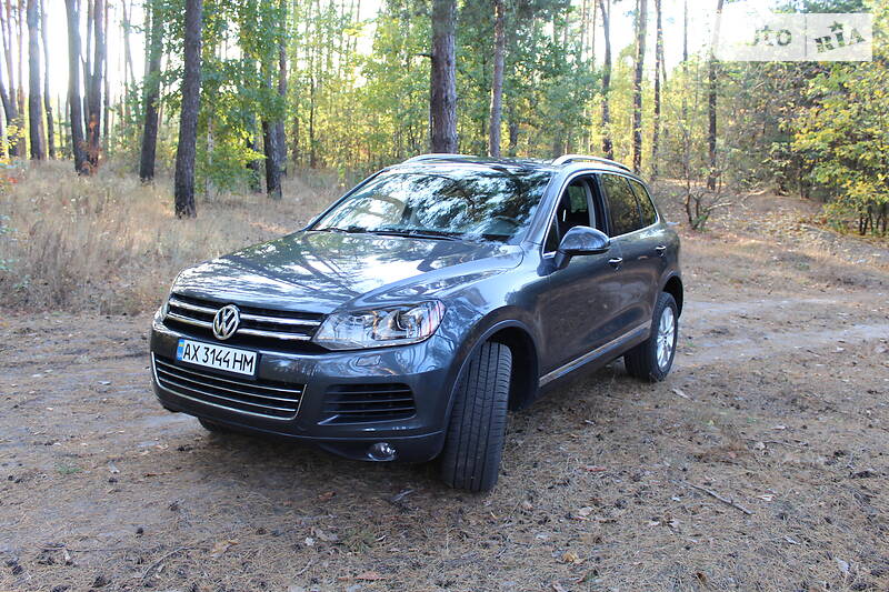 Внедорожник / Кроссовер Volkswagen Touareg 2014 в Харькове