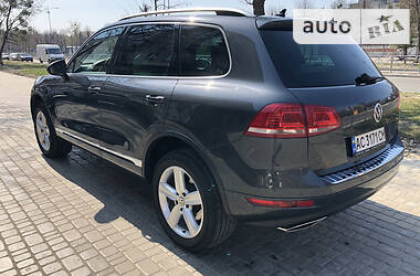 Позашляховик / Кросовер Volkswagen Touareg 2013 в 