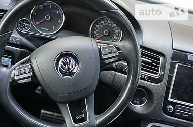 Внедорожник / Кроссовер Volkswagen Touareg 2013 в Новой Каховке