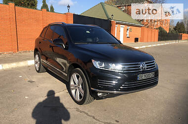 Позашляховик / Кросовер Volkswagen Touareg 2015 в Херсоні