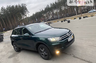 Внедорожник / Кроссовер Volkswagen Touareg 2014 в Киеве