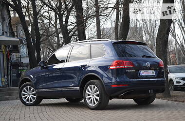 Внедорожник / Кроссовер Volkswagen Touareg 2011 в Николаеве