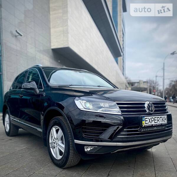 Позашляховик / Кросовер Volkswagen Touareg 2016 в Харкові