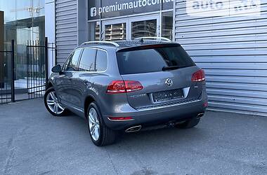 Внедорожник / Кроссовер Volkswagen Touareg 2012 в Киеве