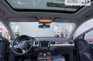 Внедорожник / Кроссовер Volkswagen Touareg 2012 в Киеве