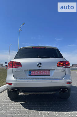 Универсал Volkswagen Touareg 2012 в Ровно
