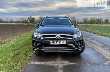 Позашляховик / Кросовер Volkswagen Touareg 2016 в Кривому Розі