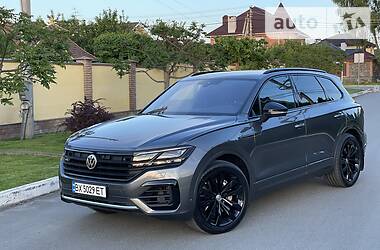 Внедорожник / Кроссовер Volkswagen Touareg 2018 в Киеве