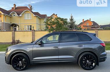 Внедорожник / Кроссовер Volkswagen Touareg 2018 в Киеве