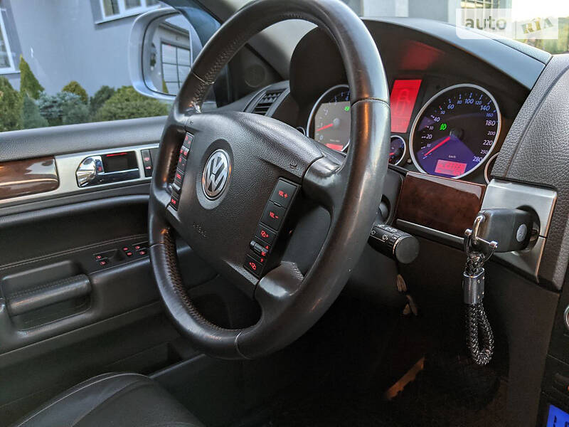 Позашляховик / Кросовер Volkswagen Touareg 2008 в Косові