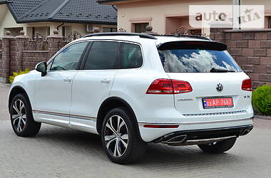 Внедорожник / Кроссовер Volkswagen Touareg 2016 в Ровно