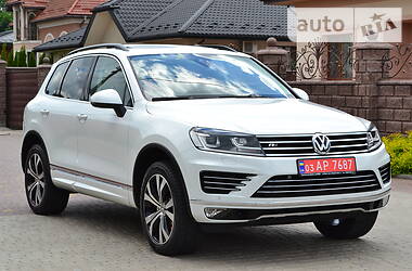 Внедорожник / Кроссовер Volkswagen Touareg 2016 в Ровно