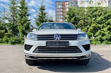 Внедорожник / Кроссовер Volkswagen Touareg 2015 в Тернополе