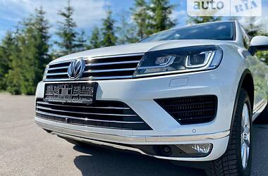 Внедорожник / Кроссовер Volkswagen Touareg 2015 в Тернополе