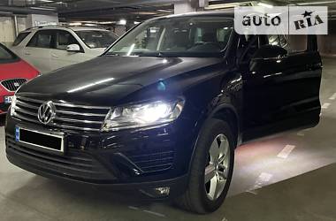 Внедорожник / Кроссовер Volkswagen Touareg 2015 в Киеве