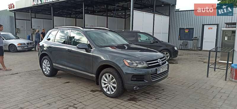 Внедорожник / Кроссовер Volkswagen Touareg 2011 в Вознесенске