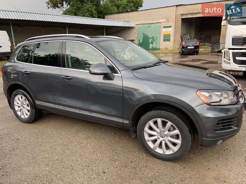 Внедорожник / Кроссовер Volkswagen Touareg 2011 в Вознесенске