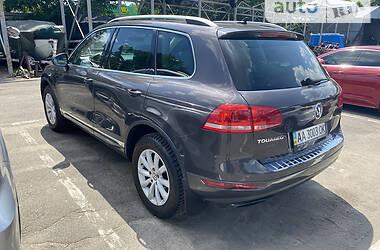 Внедорожник / Кроссовер Volkswagen Touareg 2011 в Киеве