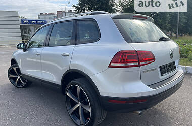 Позашляховик / Кросовер Volkswagen Touareg 2015 в Рівному