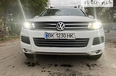 Внедорожник / Кроссовер Volkswagen Touareg 2014 в Ровно