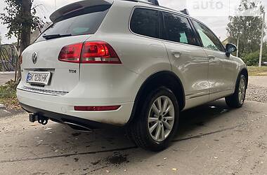 Позашляховик / Кросовер Volkswagen Touareg 2014 в Рівному