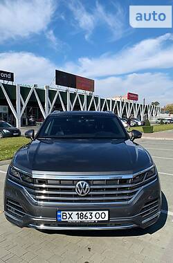 Внедорожник / Кроссовер Volkswagen Touareg 2018 в Хмельницком