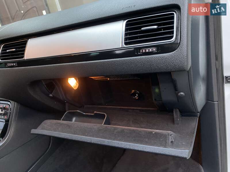 Внедорожник / Кроссовер Volkswagen Touareg 2014 в Ровно