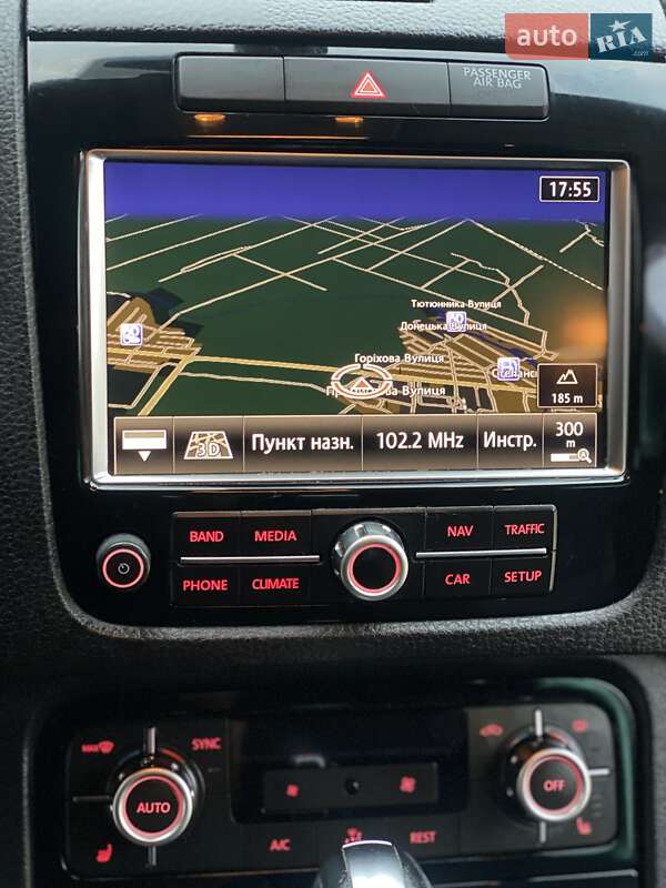 Внедорожник / Кроссовер Volkswagen Touareg 2014 в Ровно