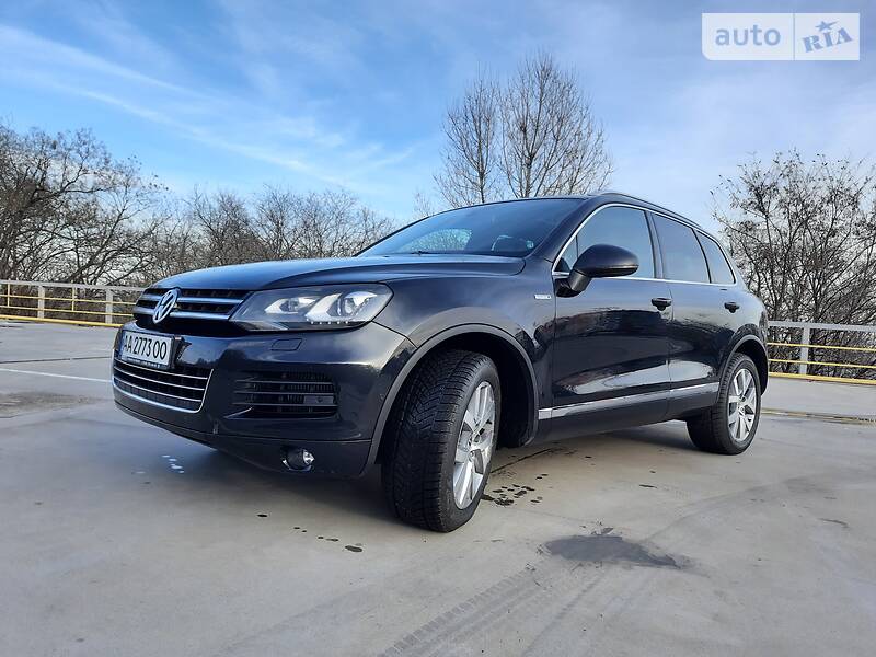 Внедорожник / Кроссовер Volkswagen Touareg 2014 в 