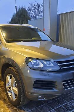 Внедорожник / Кроссовер Volkswagen Touareg 2013 в Черкассах