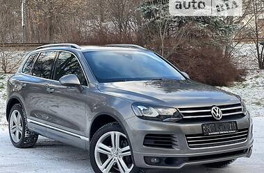 Внедорожник / Кроссовер Volkswagen Touareg 2013 в Ровно