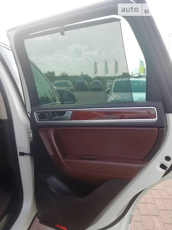 Внедорожник / Кроссовер Volkswagen Touareg 2011 в Львове