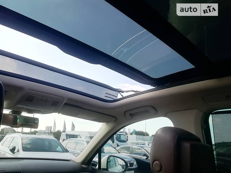 Внедорожник / Кроссовер Volkswagen Touareg 2011 в Львове