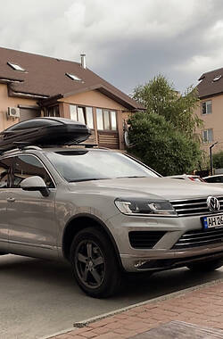 Внедорожник / Кроссовер Volkswagen Touareg 2016 в Киеве