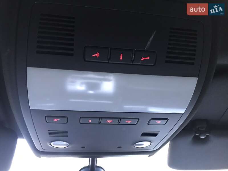 Внедорожник / Кроссовер Volkswagen Touareg 2013 в Иршаве