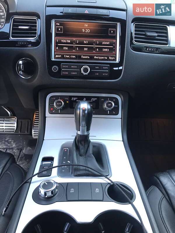 Внедорожник / Кроссовер Volkswagen Touareg 2013 в Иршаве