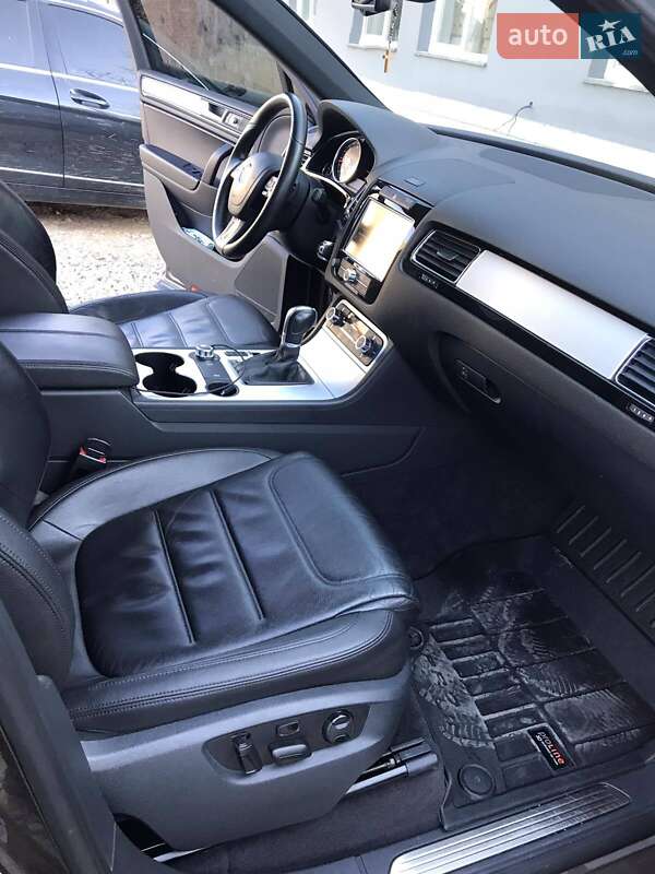 Внедорожник / Кроссовер Volkswagen Touareg 2013 в Иршаве